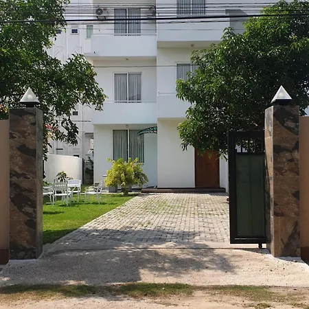 Anne'S Airport Villa Hotel Katunayake Exterior photo