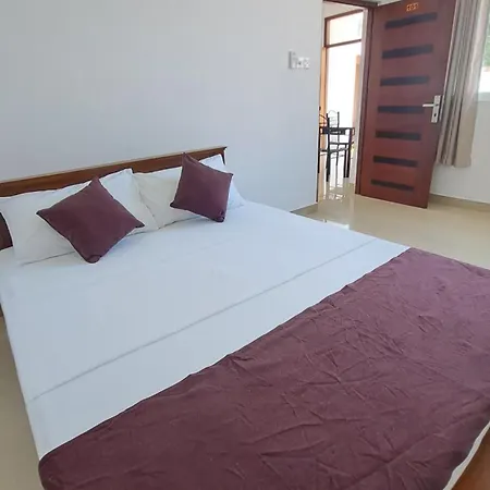 Anne'S Airport Villa Hotel Katunayake Exterior photo