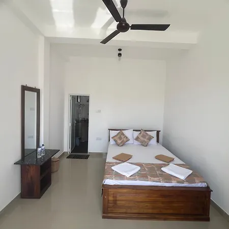 Anne'S Airport Villa Hotel Katunayake Exterior photo