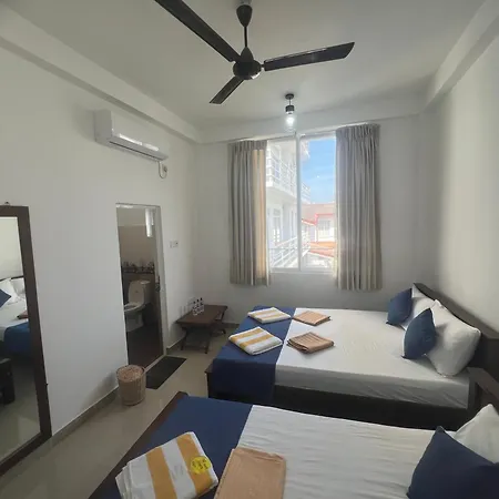 Anne'S Airport Villa Hotel Katunayake Exterior photo