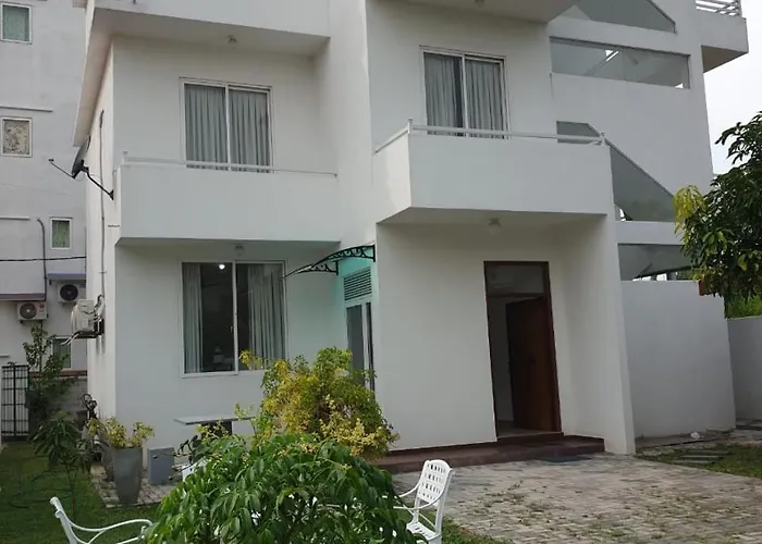 Anne\'S Airport Villa Hotel
